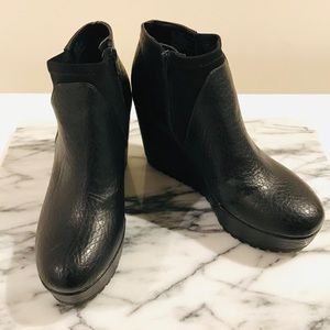 New Vera Wang Platform Wedge Ankle Boots Size 8M